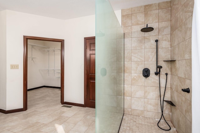 bathroom featuring tiled shower