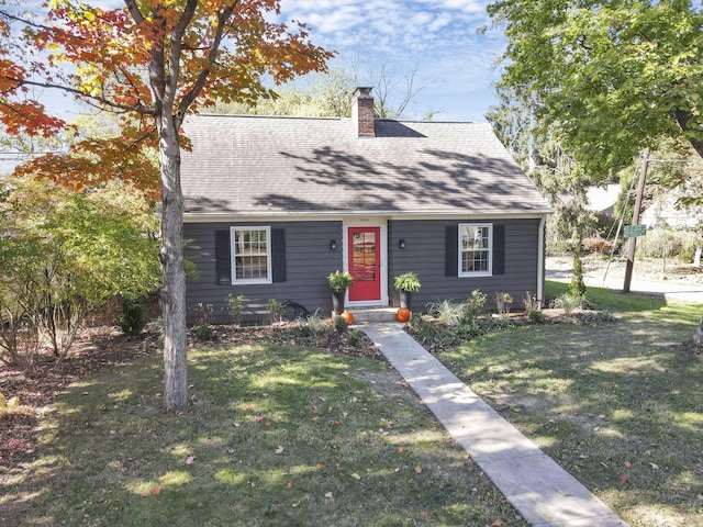 view of front facade with a front yard