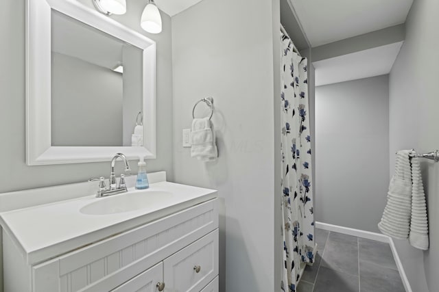 full bathroom featuring tile patterned floors, baseboards, a shower with shower curtain, and vanity