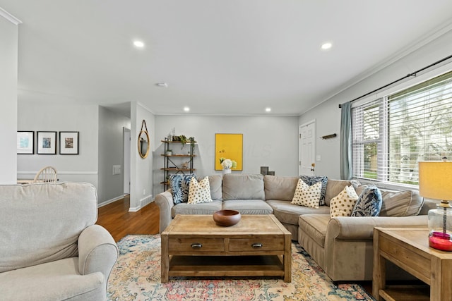 living room featuring crown molding, baseboards, recessed lighting, and wood finished floors