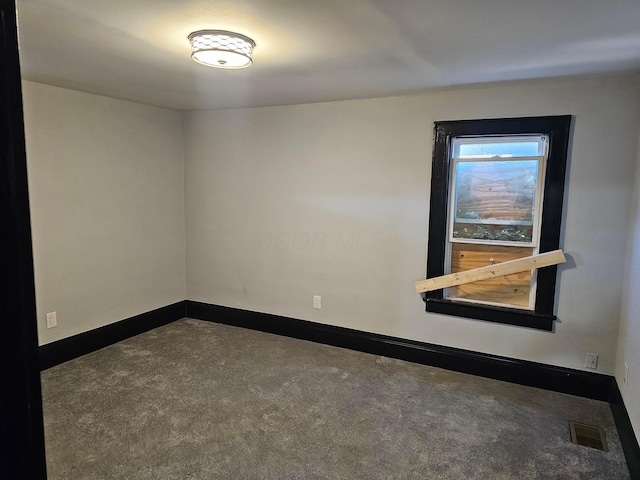 view of carpeted spare room