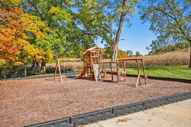 1444 Blue Jay Rd, Heath, OH 43056