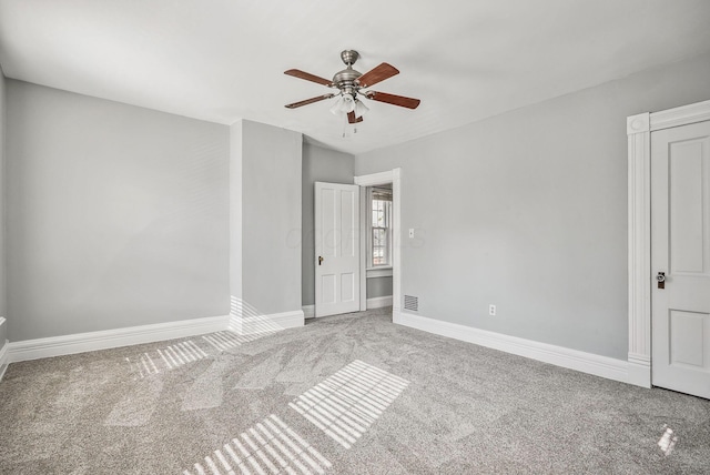 carpeted empty room featuring ceiling fan