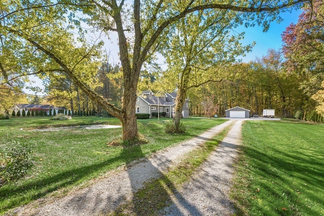 view of yard featuring an outdoor structure and a garage