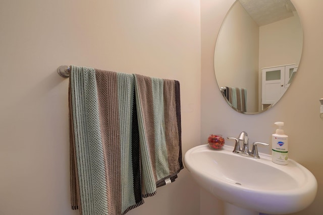 bathroom featuring sink