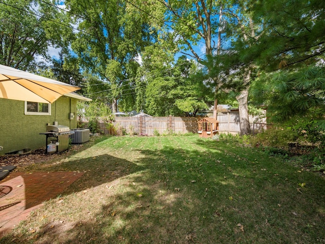 view of yard featuring central AC