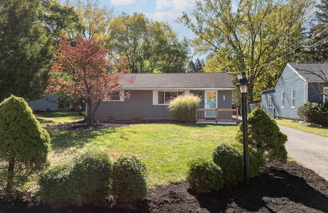 view of front of property with a front lawn