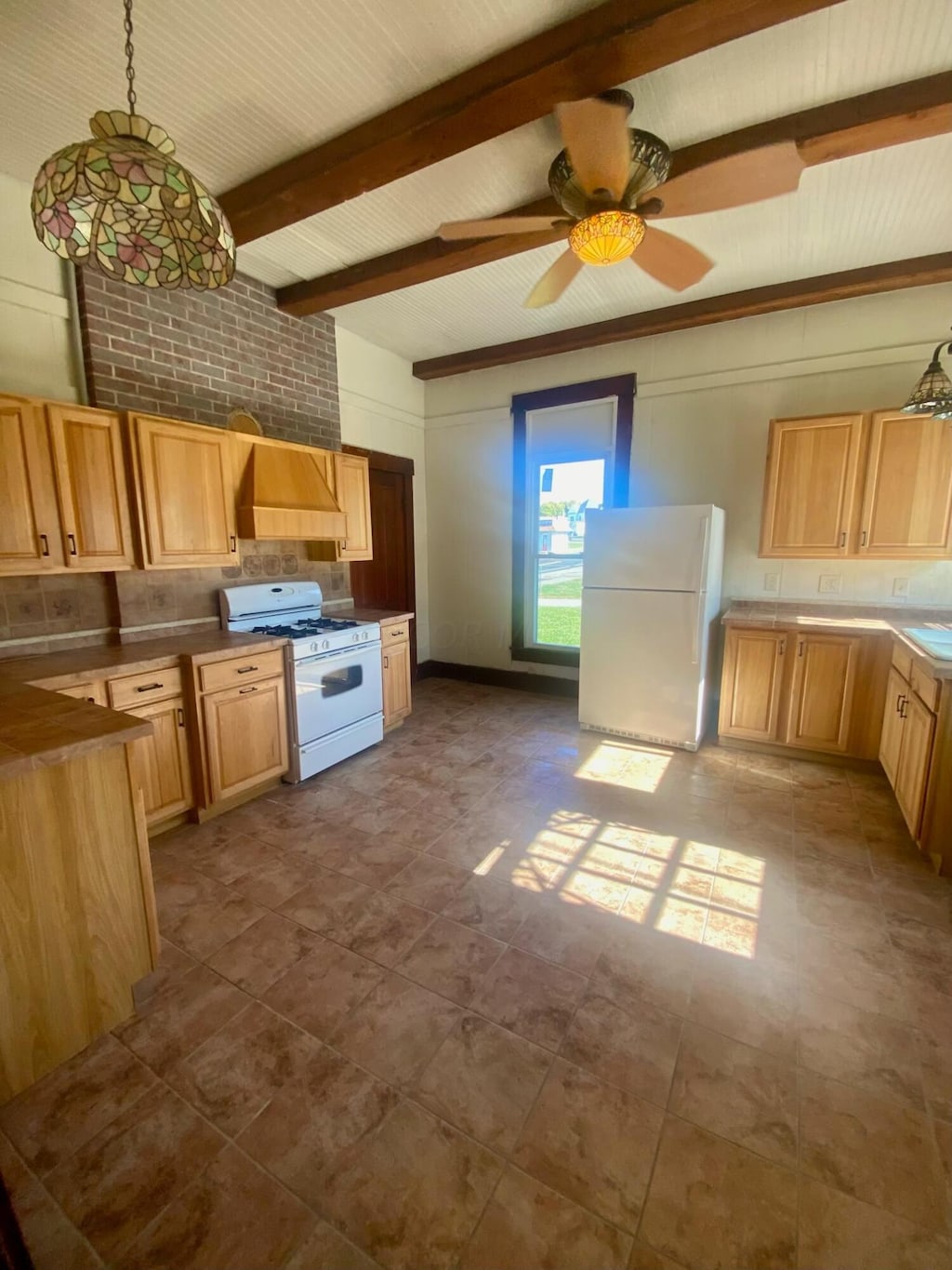 kitchen featuring backsplash, premium range hood, white appliances, ceiling fan, and decorative light fixtures