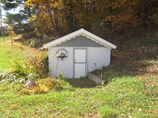 view of outbuilding