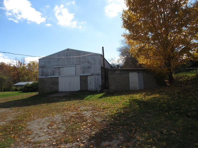 view of outdoor structure featuring a lawn