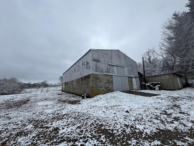 exterior space with an outbuilding