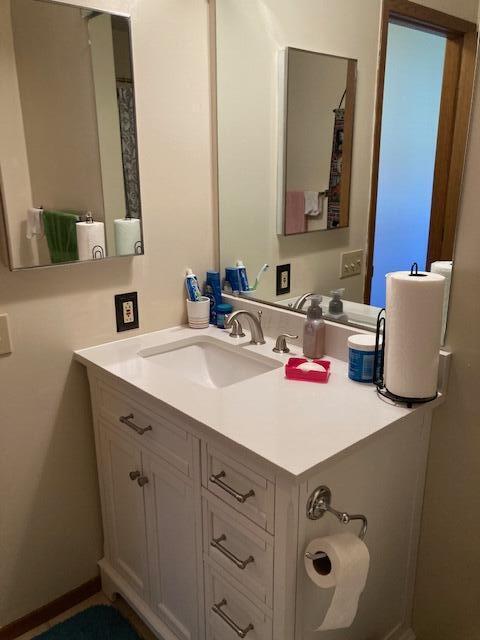 bathroom with vanity