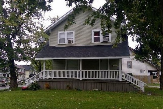 view of front of home with covered porch and a front lawn