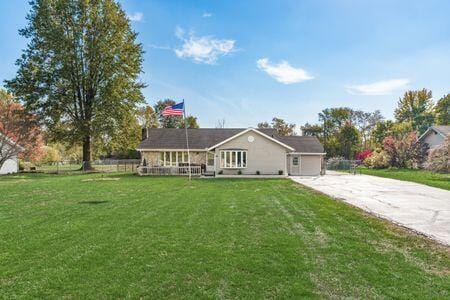 view of front of home with a front lawn