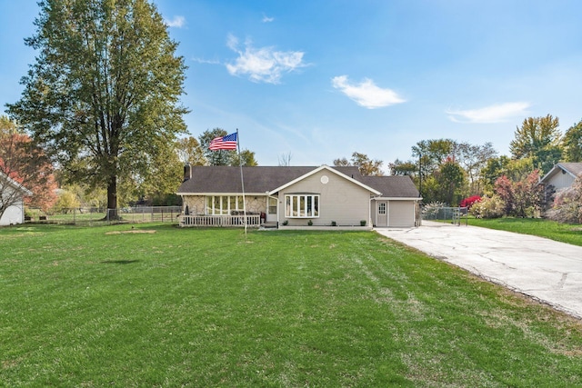 view of front of house featuring a front yard and a garage