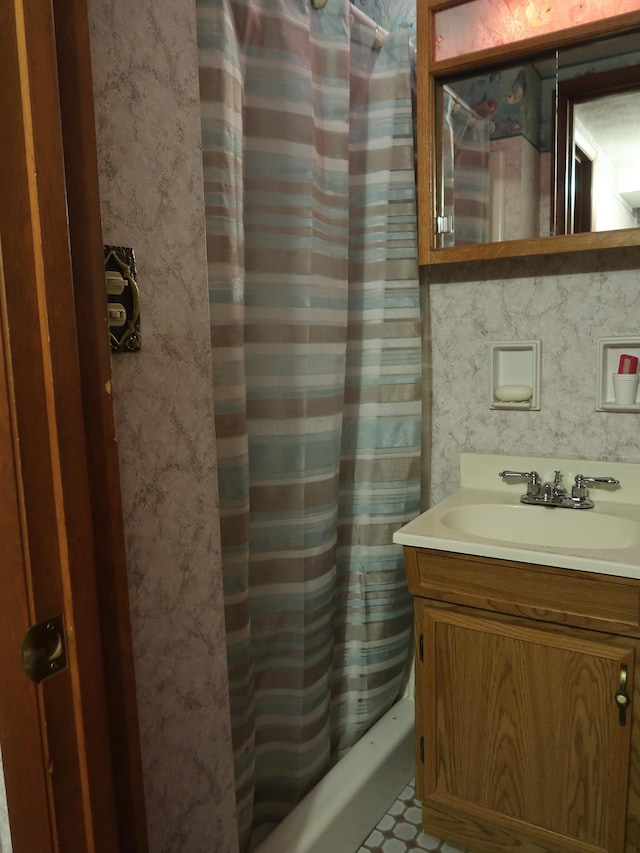 bathroom with a shower with curtain and vanity