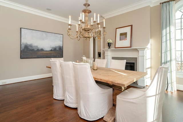 dining room featuring crown molding, dark wood-type flooring, and a notable chandelier