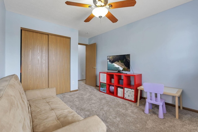 carpeted living room featuring ceiling fan