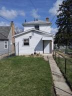 view of front facade featuring a front yard