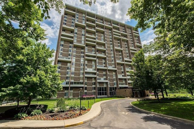 1000 Urlin Ave Unit 1520, Columbus OH, 43212, 3 bedrooms, 2 baths condo for sale