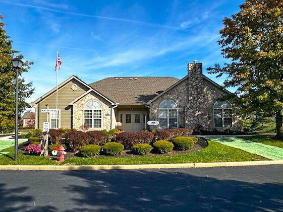 single story home featuring a front yard