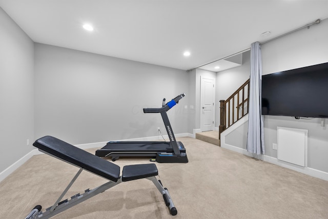 exercise room with carpet flooring