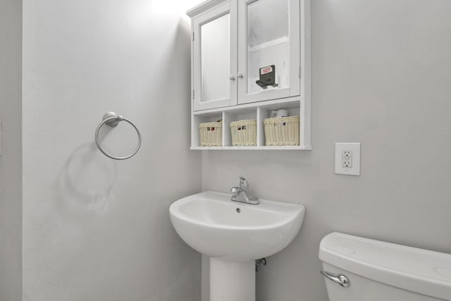 bathroom featuring toilet