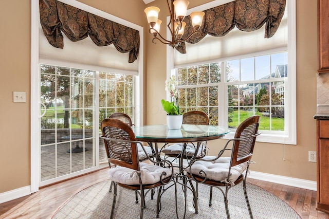 sunroom / solarium featuring a notable chandelier