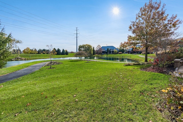 view of yard featuring a water view