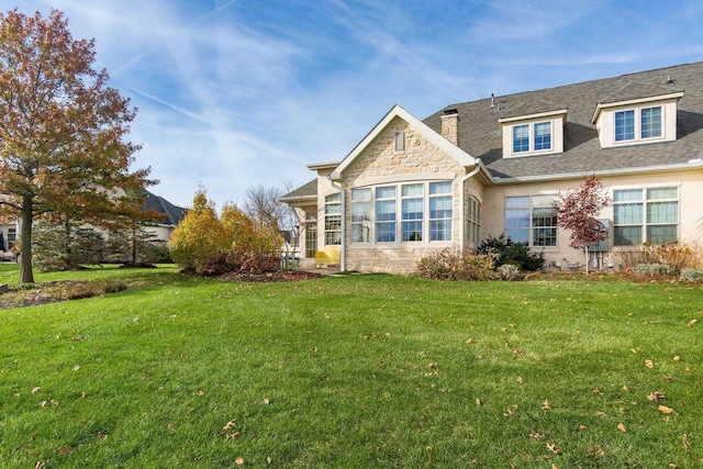 view of front of property with a front lawn