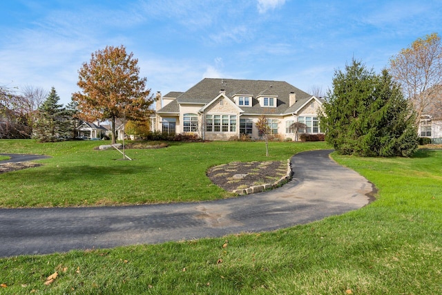 view of front facade with a front lawn