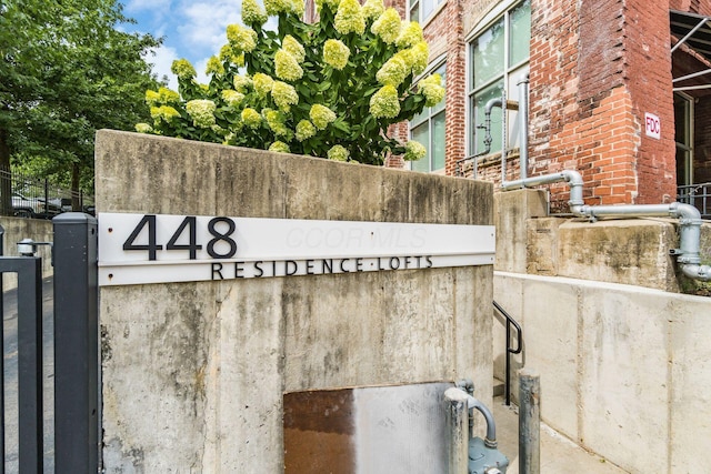 view of community / neighborhood sign