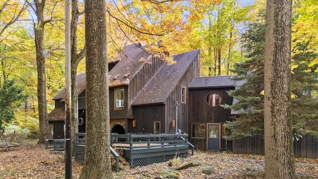 view of front facade featuring a wooden deck