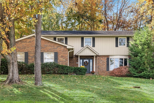 view of front of property with a front yard