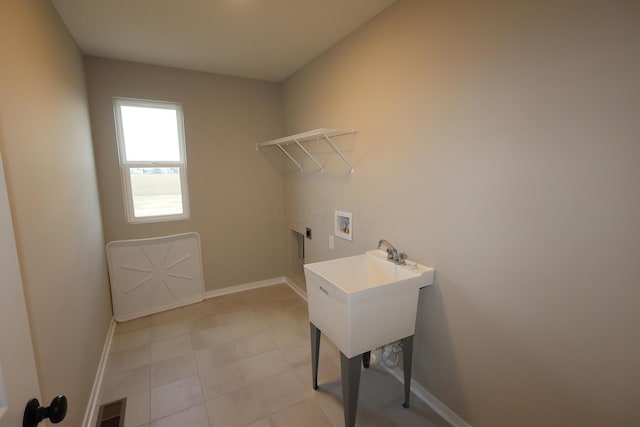 washroom with hookup for a washing machine, visible vents, light tile patterned flooring, laundry area, and baseboards