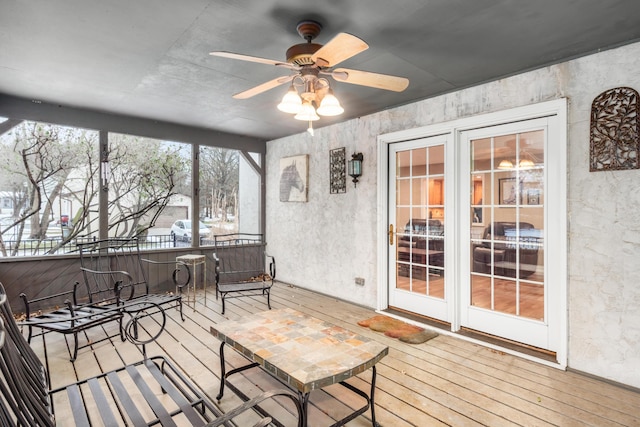 sunroom / solarium with ceiling fan