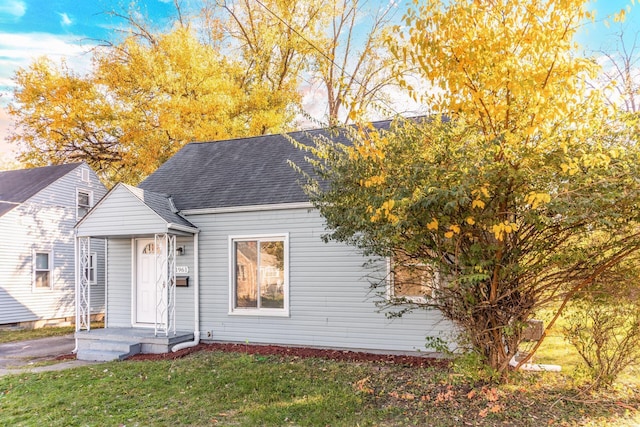 view of front of home with a front yard