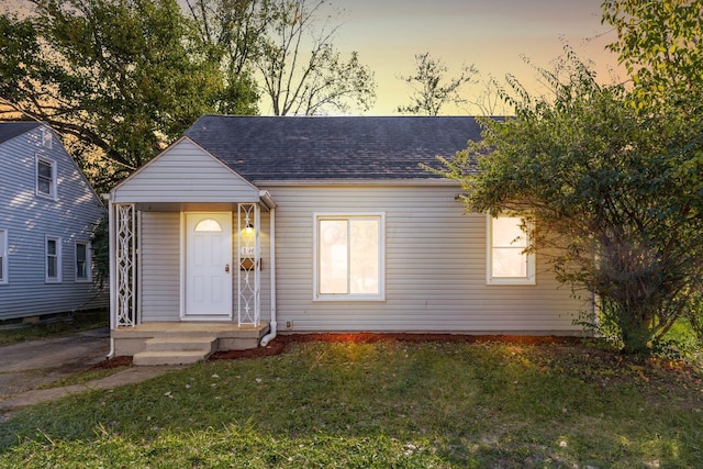 1961 Dartmouth Ave, Columbus, OH 43219 - view of front of home featuring a shingled roof and a yard