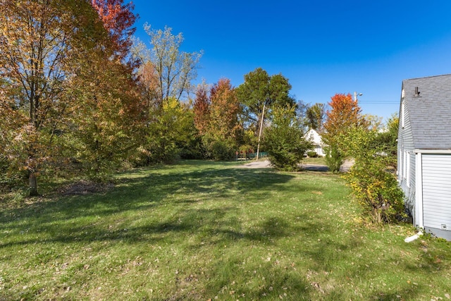 1961 Dartmouth Ave, Columbus, OH 43219 - view of grassy yard