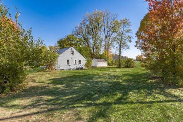 1961 Dartmouth Ave, Columbus, OH 43219 - view of green lawn