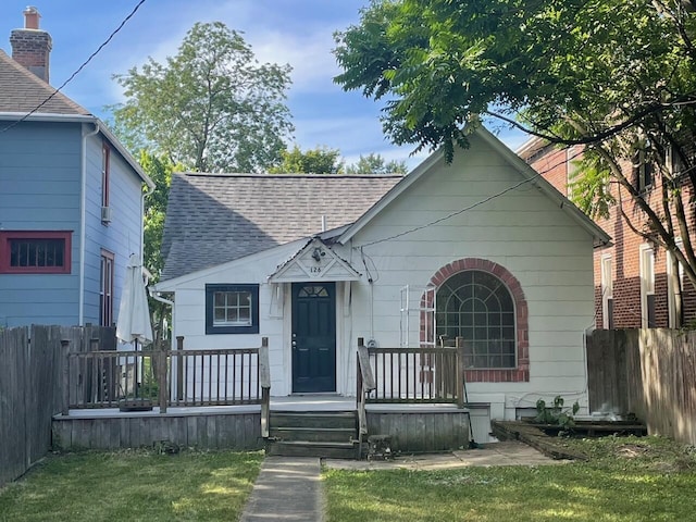 view of front of property with a front lawn