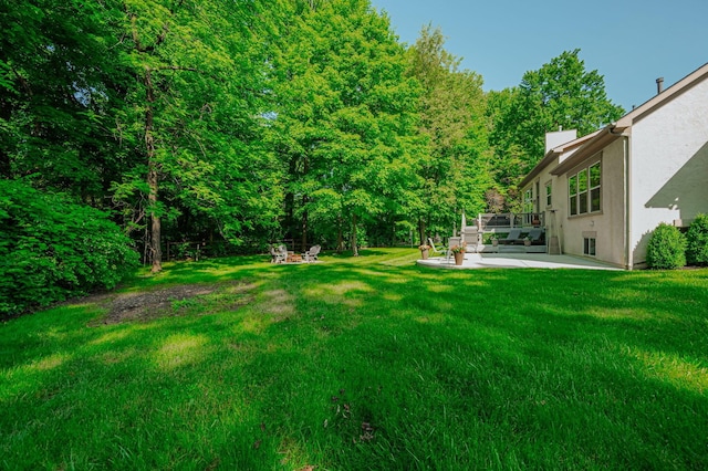 view of yard with a patio area