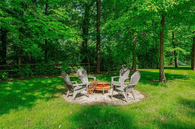 view of yard featuring an outdoor fire pit