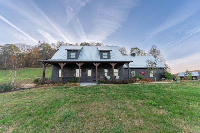 view of front of property featuring a front yard and covered porch