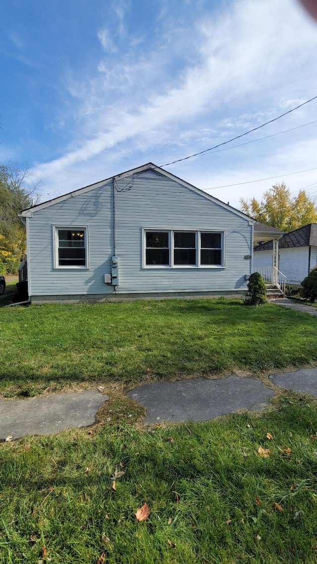 view of front of home with a front yard