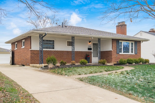 view of front of home featuring a front yard