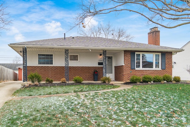 view of front of house with a front lawn