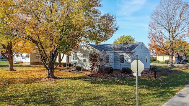 view of front of house with a front lawn