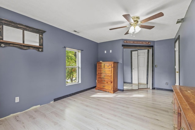 unfurnished bedroom with light wood-type flooring, a closet, and ceiling fan