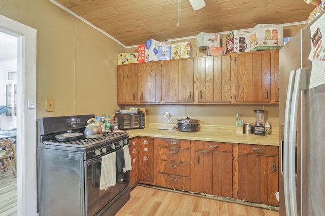 622 S Poplar St, Bucyrus, OH 44820 - kitchen featuring gas stove, stainless steel refrigerator with ice dispenser, crown molding, light countertops, and light wood finished floors